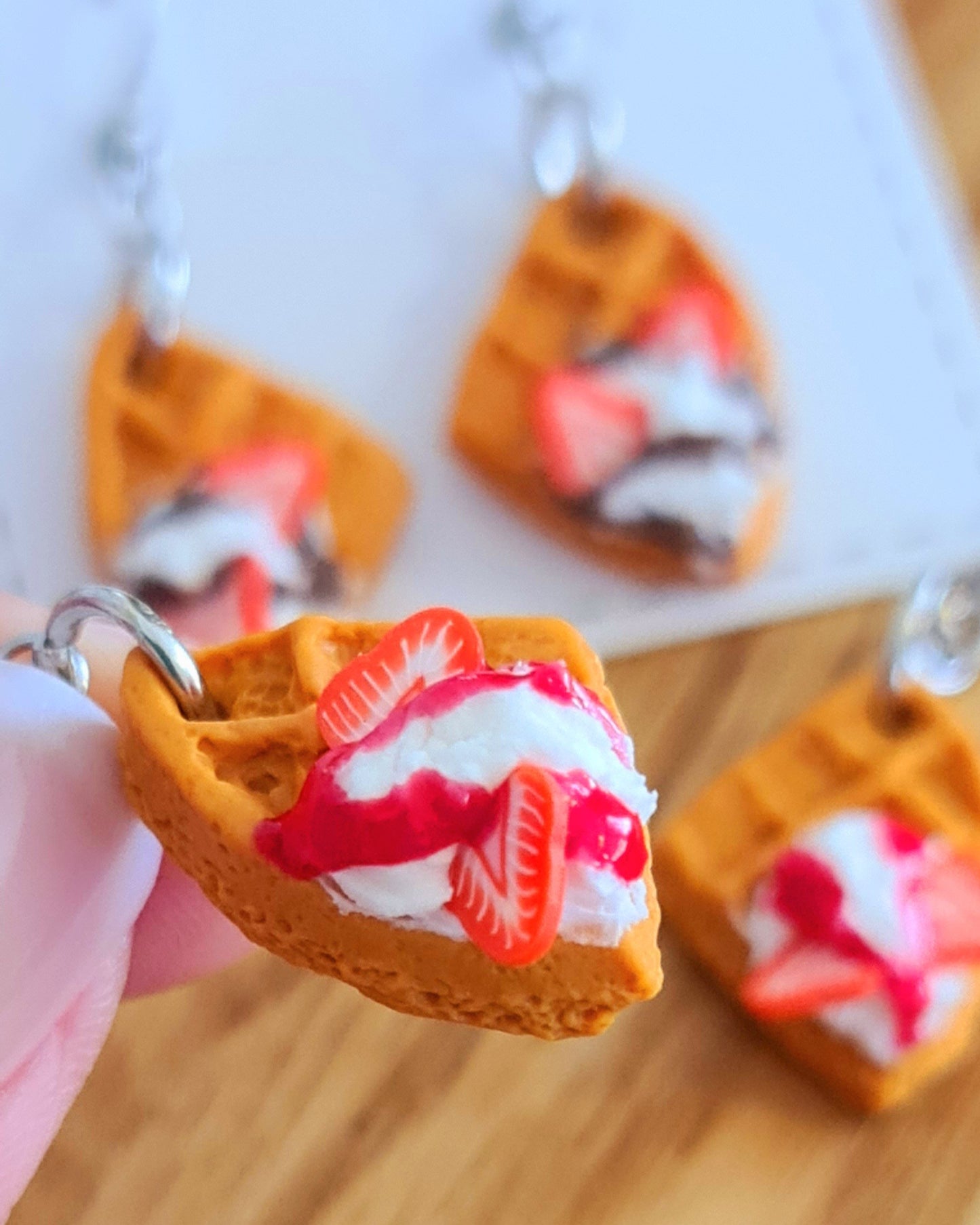 Orecchini waffles con fragole