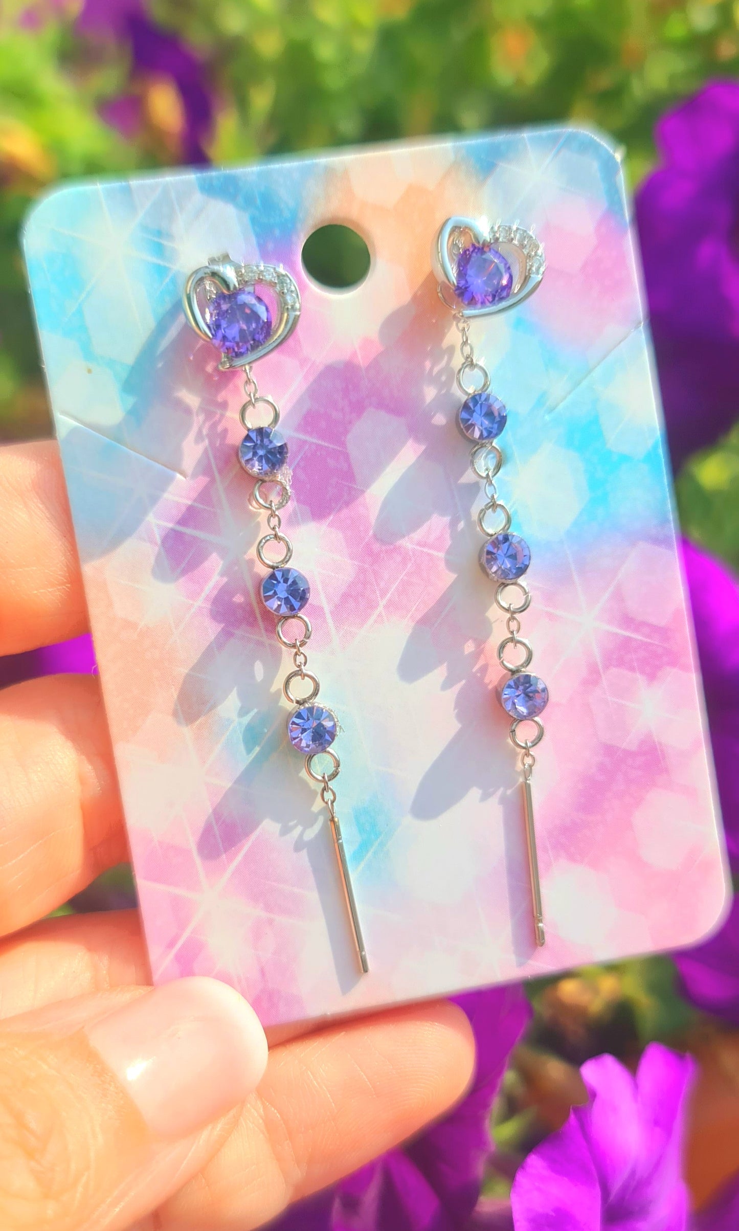 Eleganti orecchini pendenti con cuore e cristalli viola