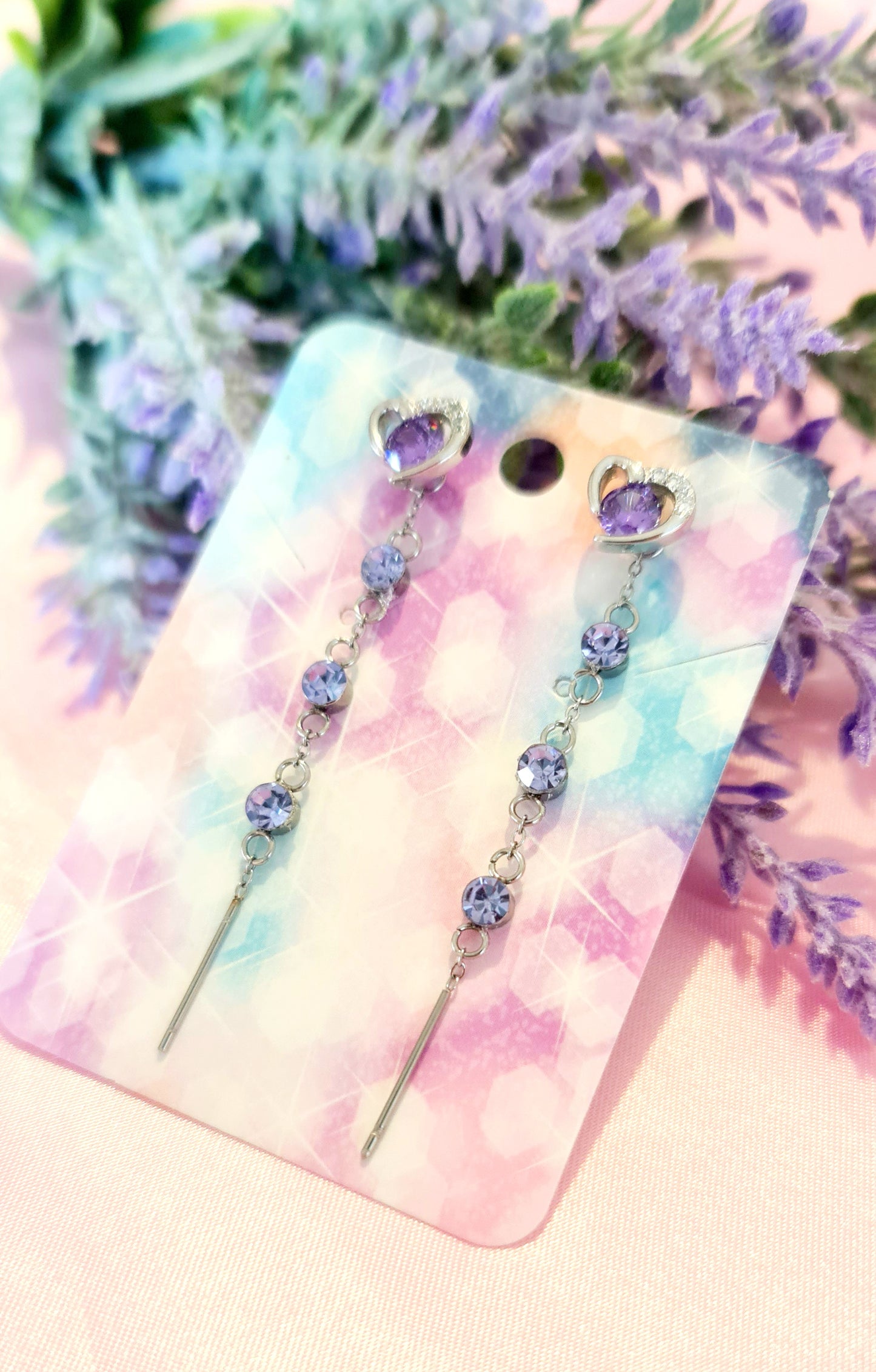 Eleganti orecchini pendenti con cuore e cristalli viola