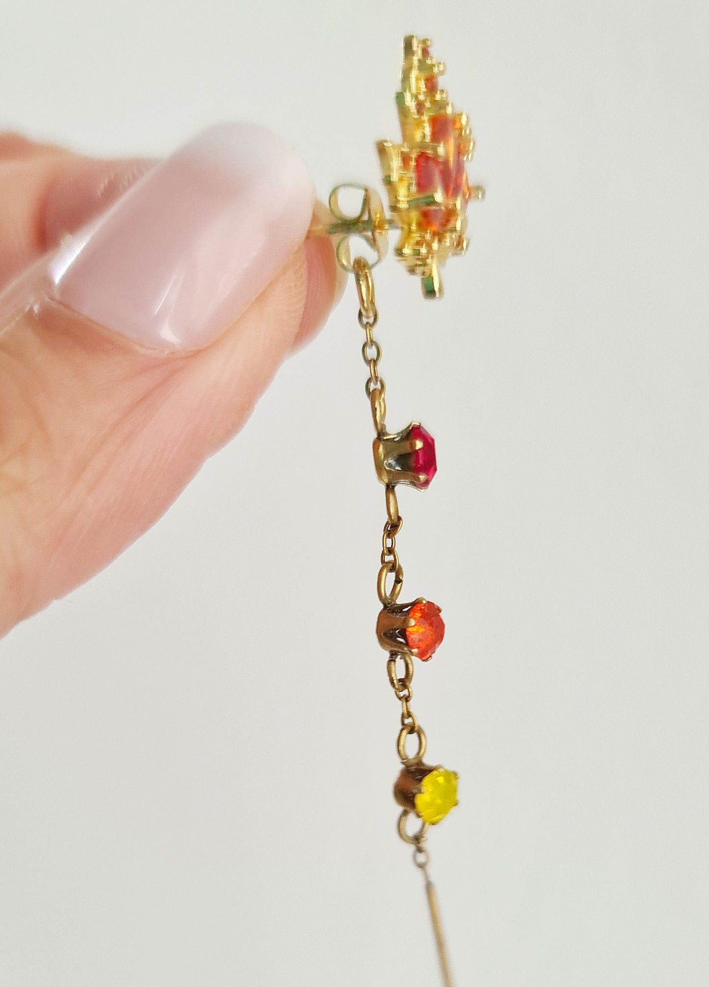 Orecchini foglie d'acero con cascata di strass