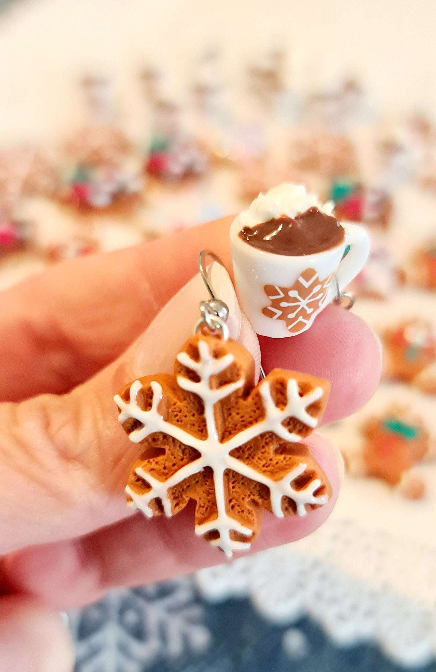 Orecchini natalizi biscotto glassato e cioccolata calda