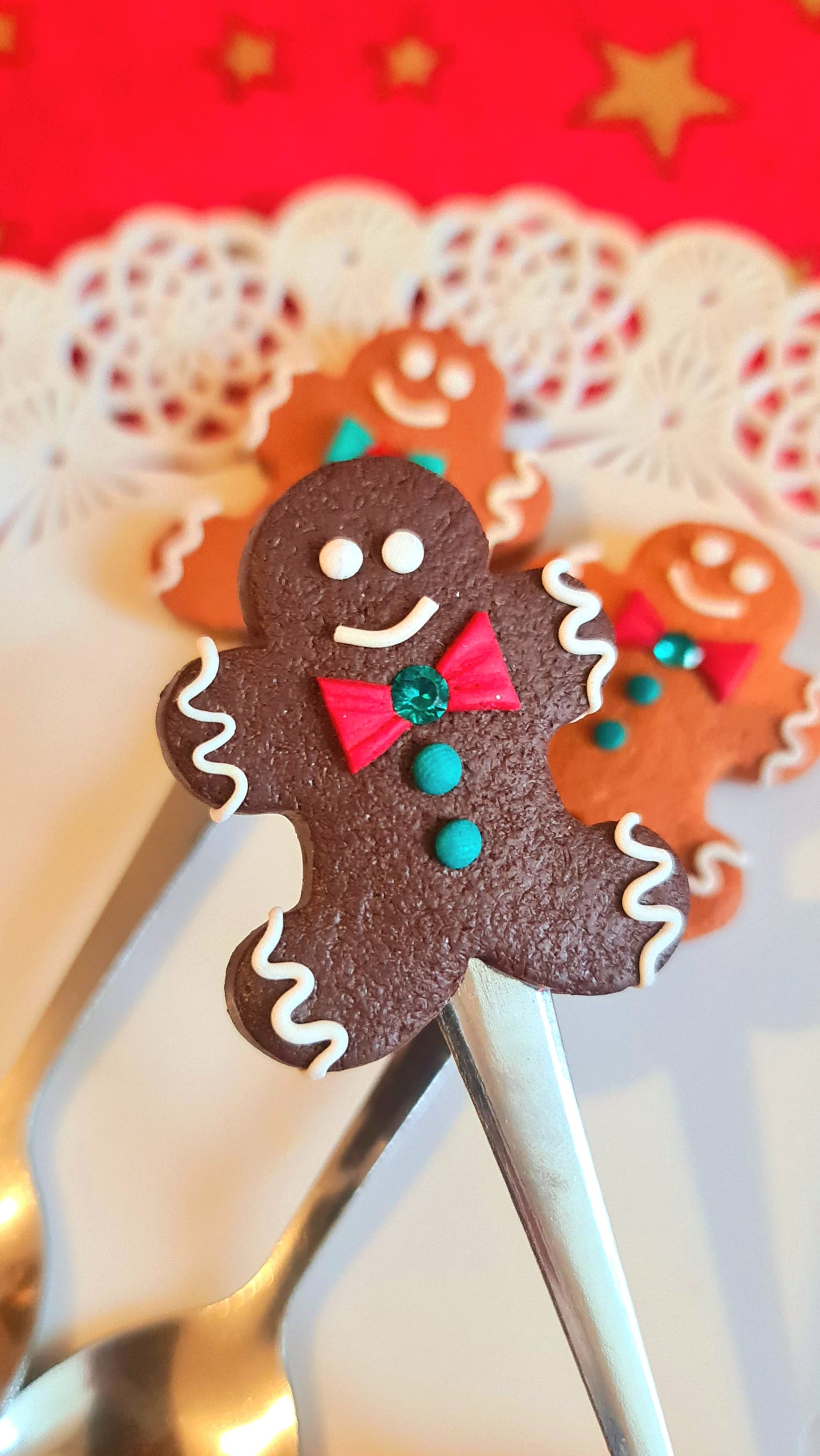 Cucchiaini con finti omini di marzapane