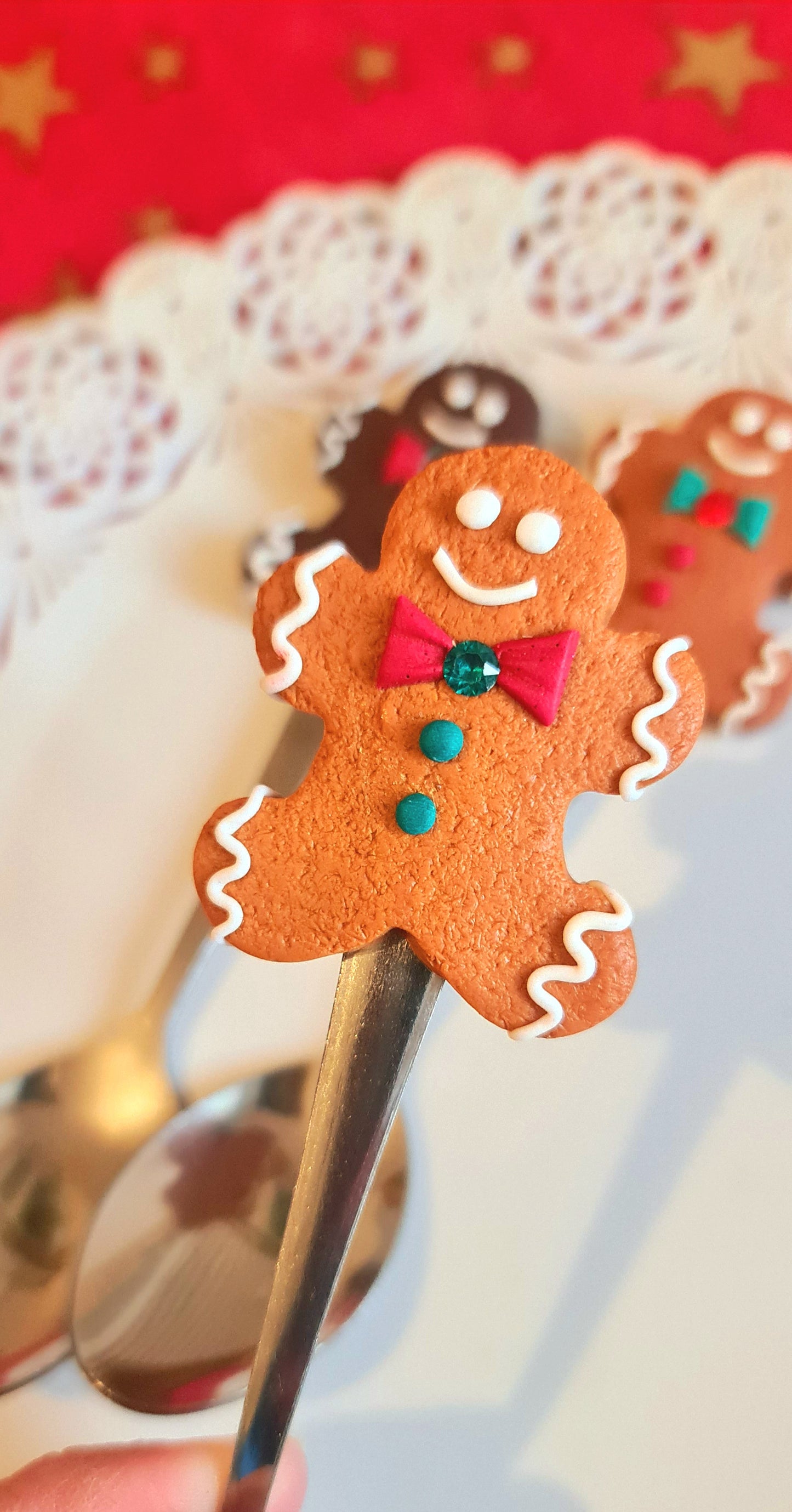 Cucchiaini con finti omini di marzapane