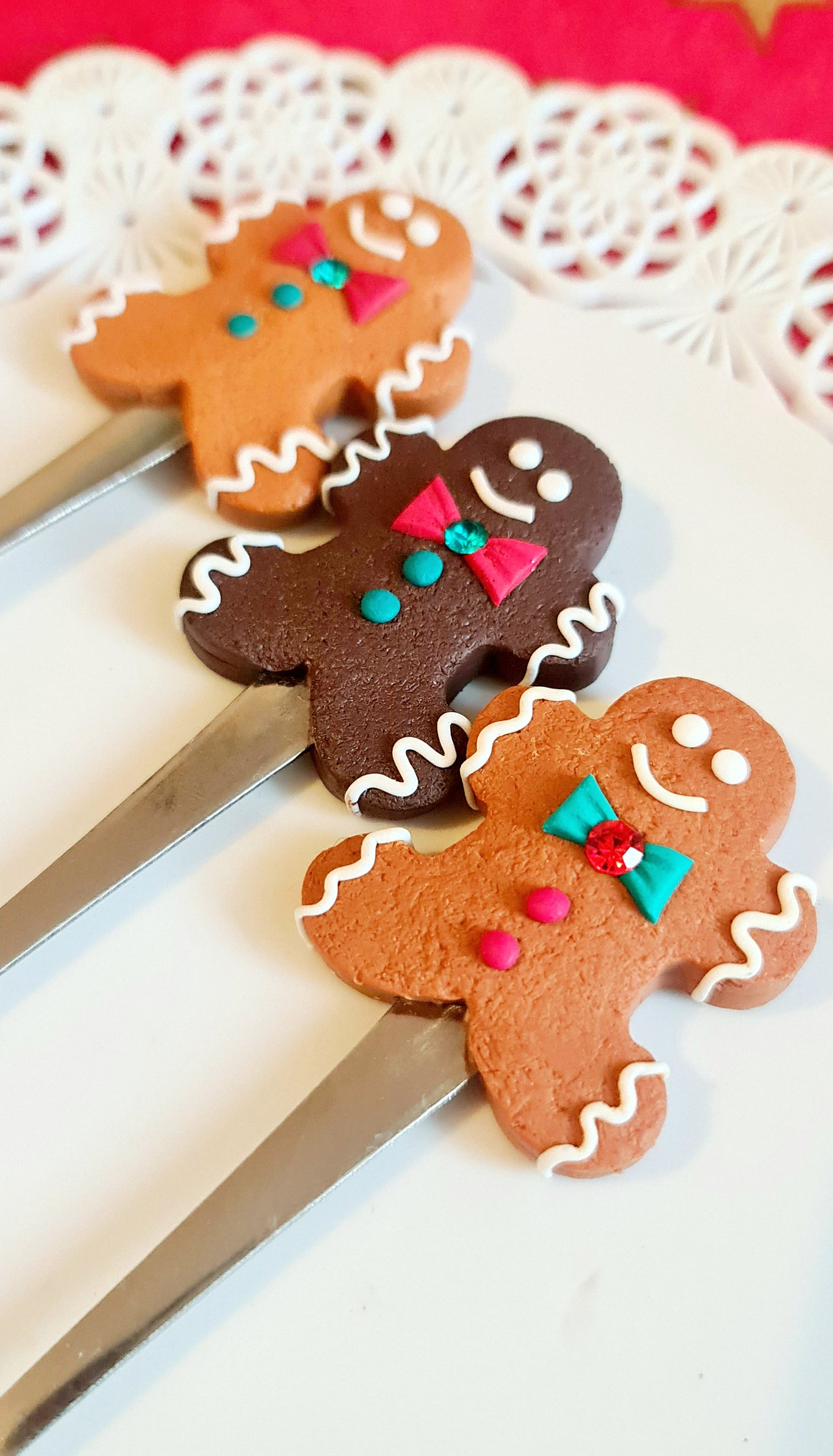 Cucchiaini con finti omini di marzapane