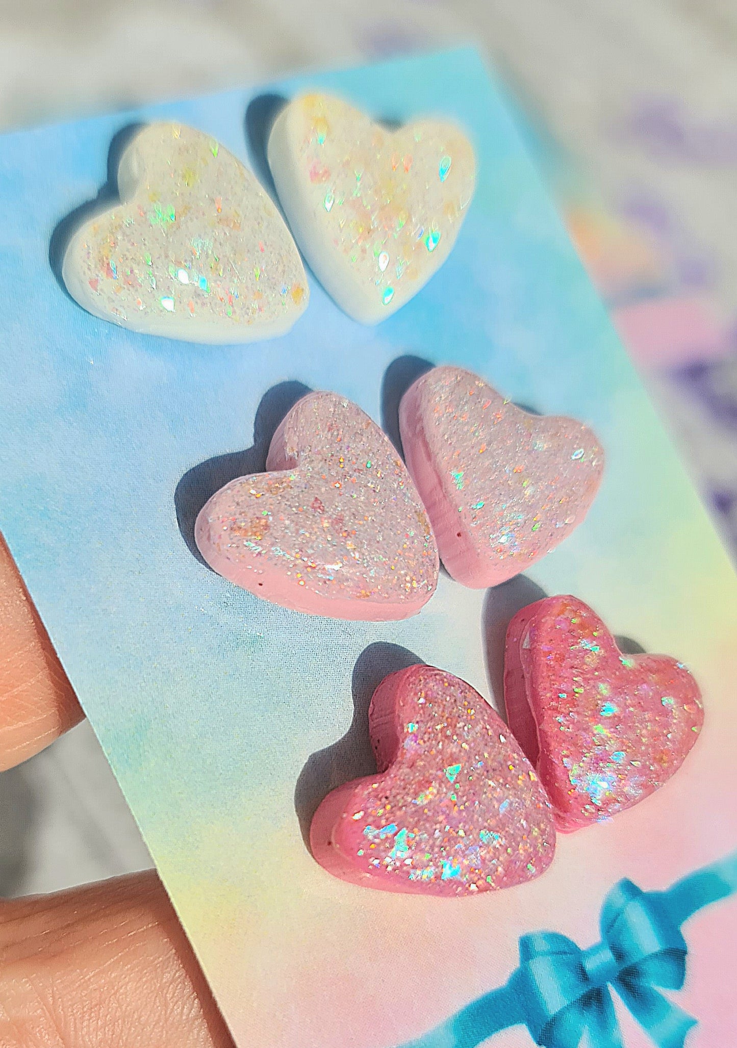 Set Orecchini Cuore Glitterati Brillanti al Sole – Orecchini Artigianali in Argilla Polimerica e Resina, Set da 3 Paia in varie sfumature di rosa