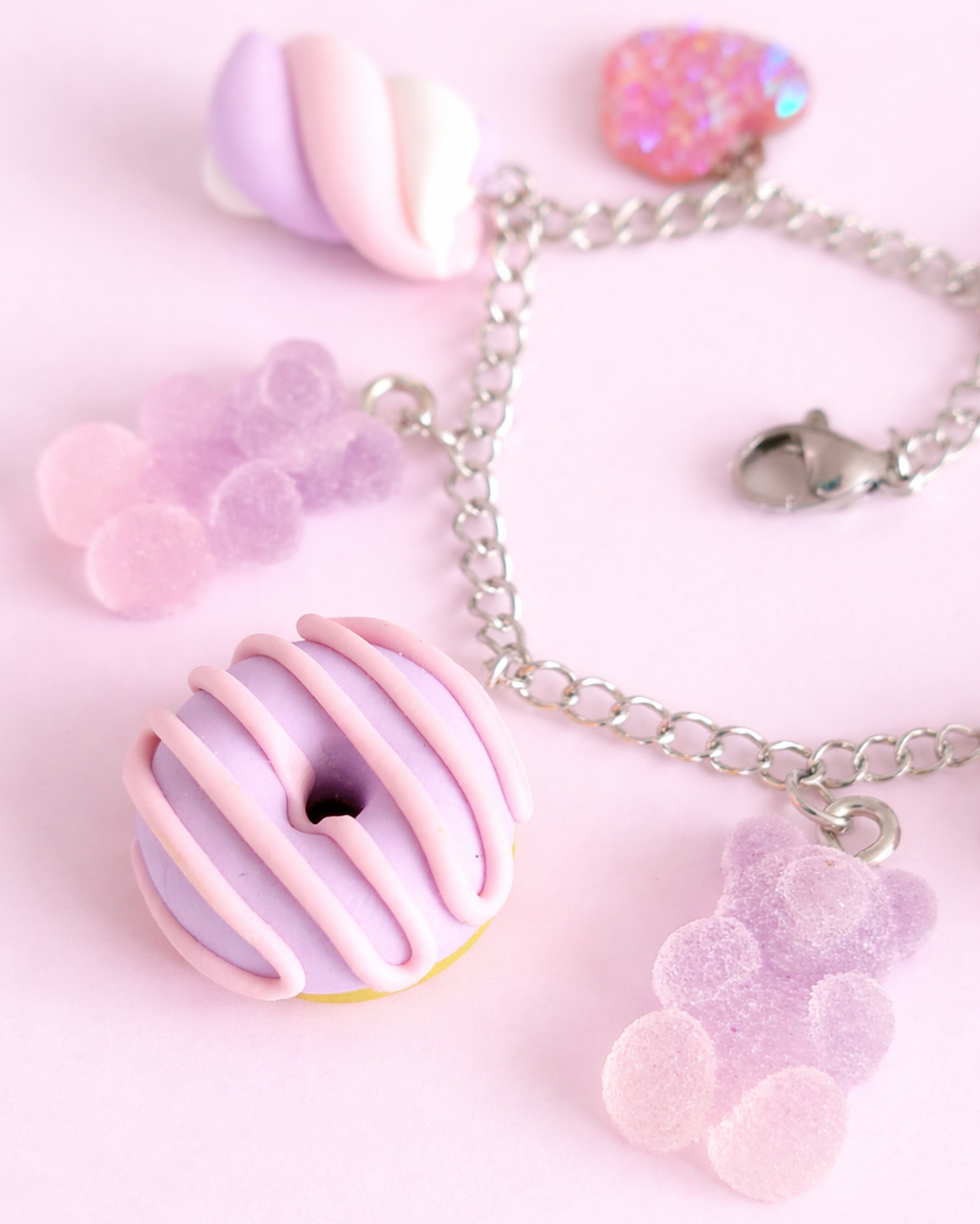 Bracciali con finti dolcetti rosa e lilla