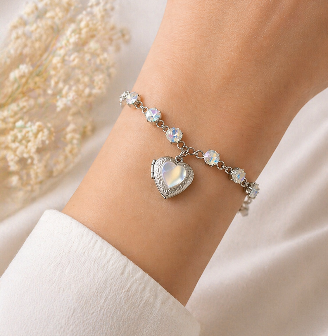 Bracciale Cuore Apribile con Strass – Porta Sempre con Te i Tuoi Ricordi
