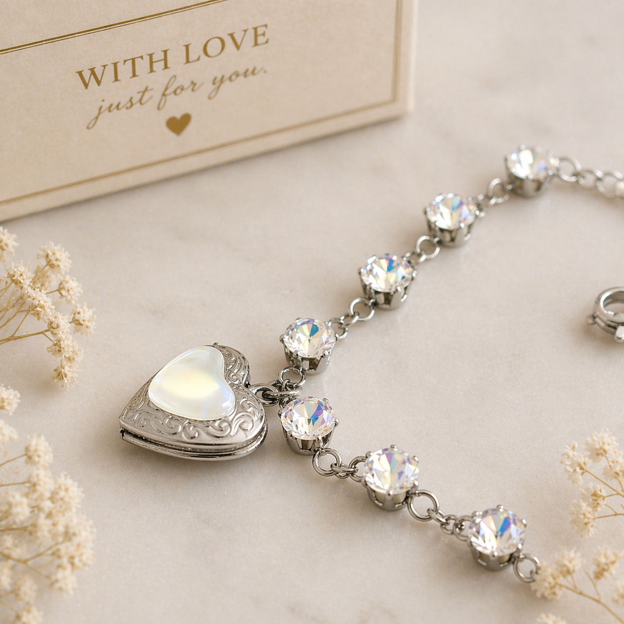 Bracciale Cuore Apribile con Strass – Porta Sempre con Te i Tuoi Ricordi