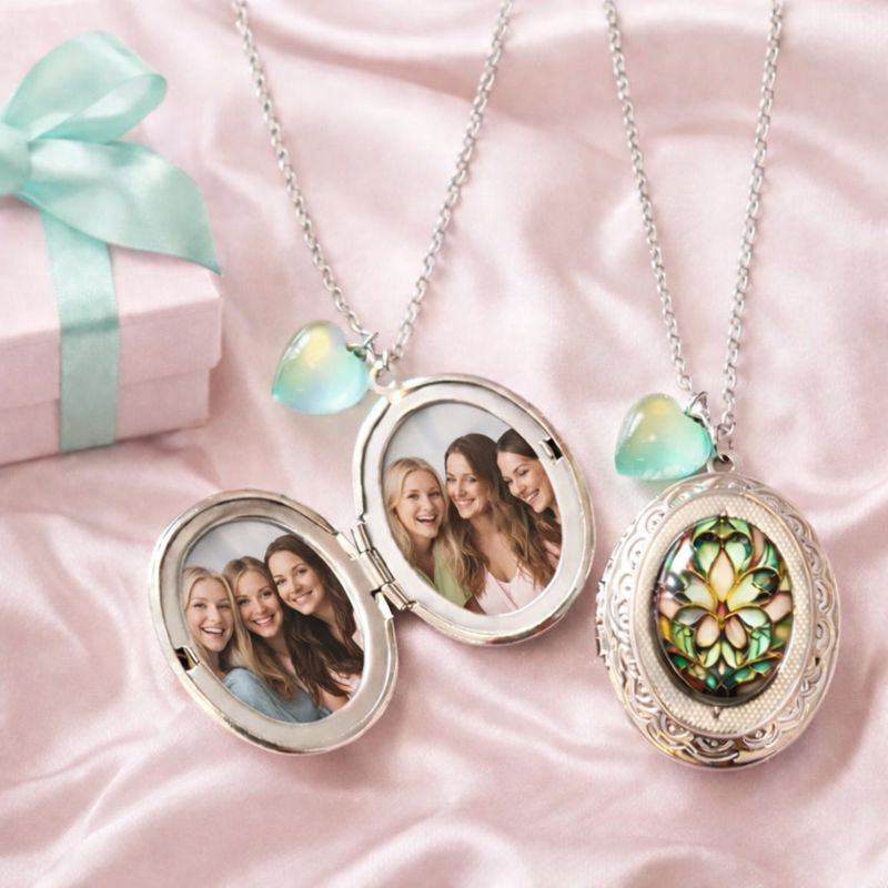 ✨ Collana Medaglione Ovale con Fiore Art Nouveau e Cuore Verde ✨