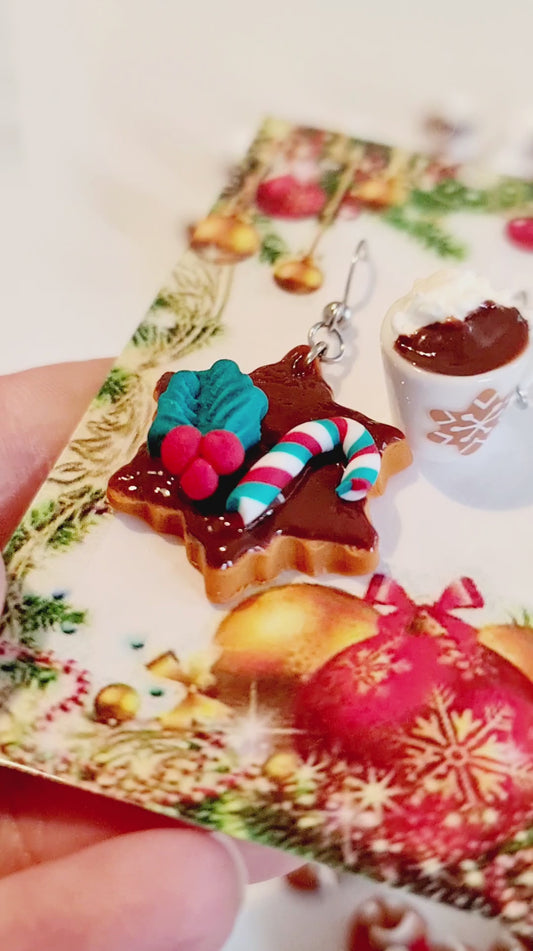 Orecchini natalizi biscotti con glassa al cioccolato e cioccolata calda